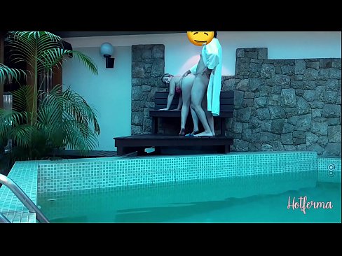 ❤️ Boss xizmetkarê vedixwîne hewzê, lê nikarî li ber germiyekê bisekine ️❌  Sex li ku.epicpornvideos-com.ru ❌