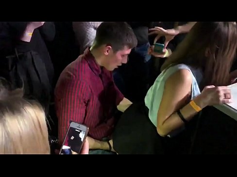❤️ Seksê rast di klûbek şevê ya rûsî de. Keçeke rûsî ya 18 salî di nav anus û vajînayê de li klûbeke şevê kenîya ️❌  Sex li ku.epicpornvideos-com.ru ❌